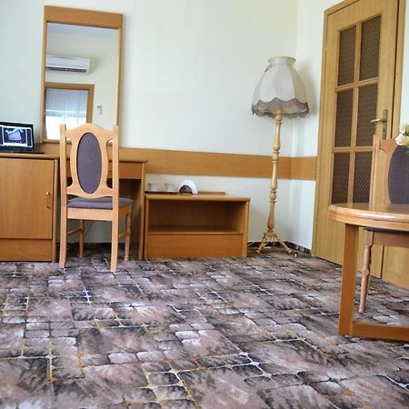 Karat Bed & Breakfast Warsaw Ngoại thất bức ảnh