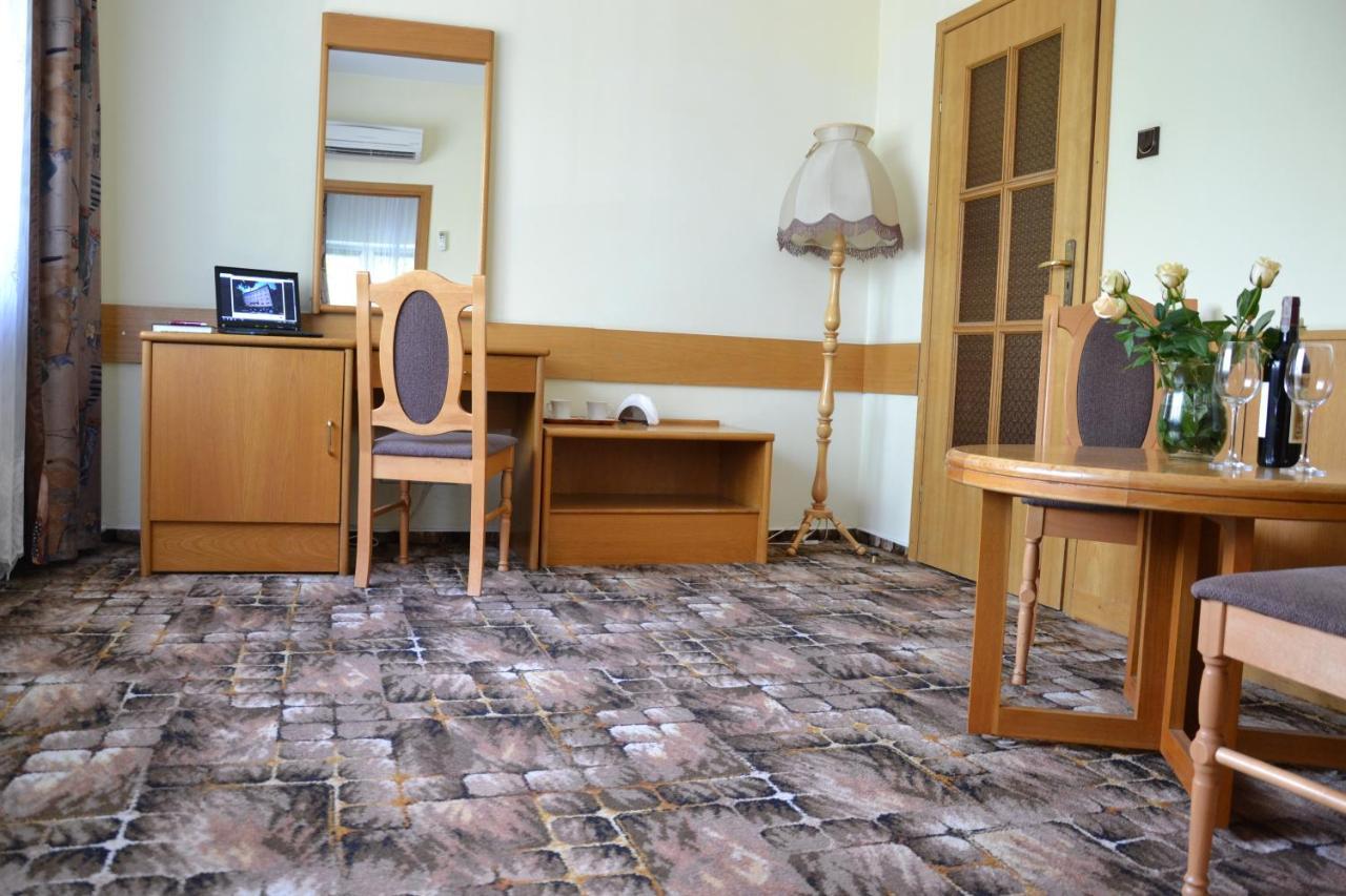 Karat Bed & Breakfast Warsaw Ngoại thất bức ảnh
