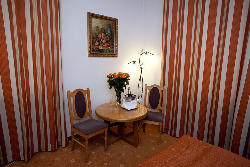 Karat Bed & Breakfast Warsaw Ngoại thất bức ảnh